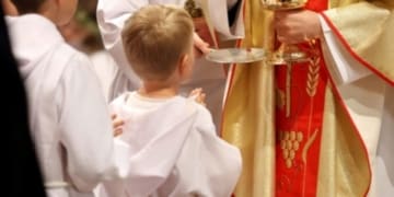 holy communion kids shutter 1280x720 1
