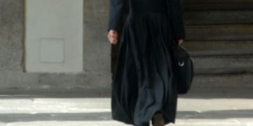 prete cammina fg.jpg 997313609