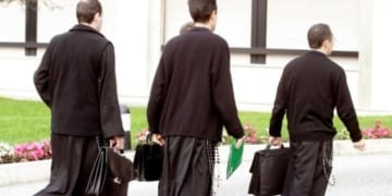 video porno preti ricattati corbetta vigevano