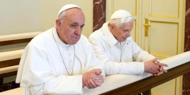 1578987025619.jpg due papi sono troppi nuove regole per ratzinger e sui preti sposati sarah tira fuori le prove