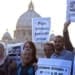 protesta vaticano contro chiesa pedofila2 1