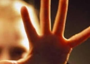 Pedofili Meter denuncia 131 siti con foto di abusi cb7efee9ce0bc388b63202810c6b98c3.jpg tre ragazze raccontano al giudice gli abusi del santone