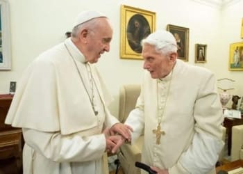 1545476895 bergoglio ratzinger