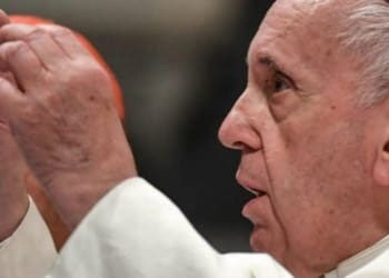 papa francesco 1350 990x403 1