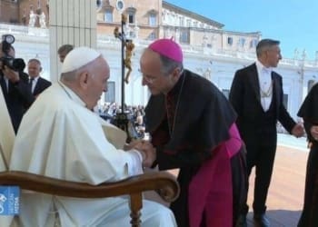 Morrone e Papa Francesco 696x387 1