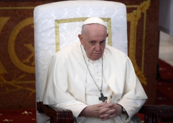 papa francesco prega afp