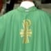 Un sacerdote durante una funzione religiosa foto darchivio BresciaToday