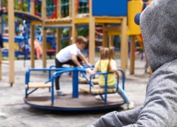 f violenza pedofili fenomeno svizzera cacciatori 1kwan