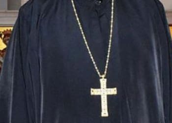 pop svestenik pravoslaven