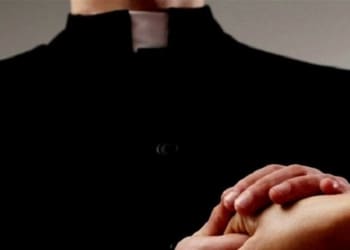 prete pedofilia sacerdote