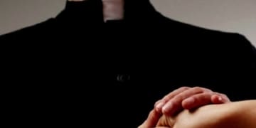 prete pedofilia sacerdote