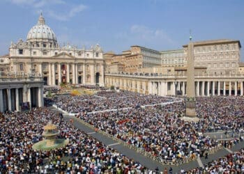 piazza san pietro angelus folla