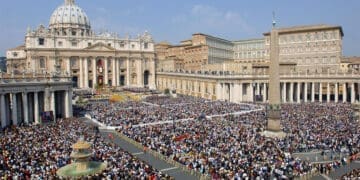piazza san pietro angelus folla